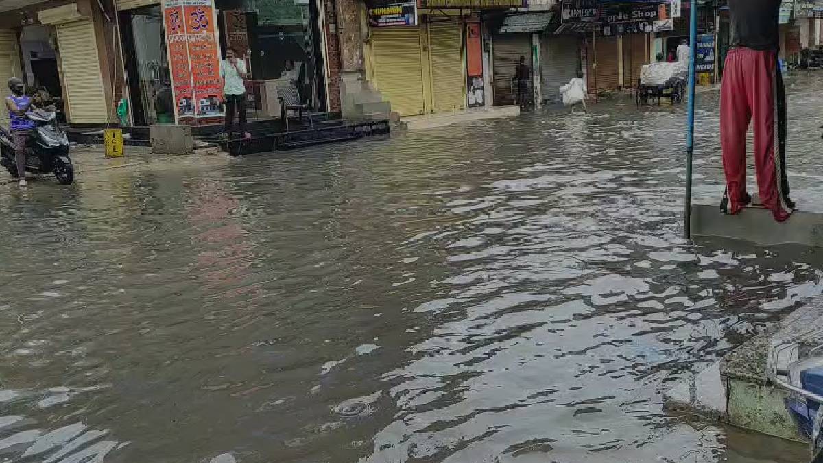 पहली बारिश में खुली नगर निगम की पोल, गाजियाबाद की सड़कों पर जलभराव से जनता बेहाल